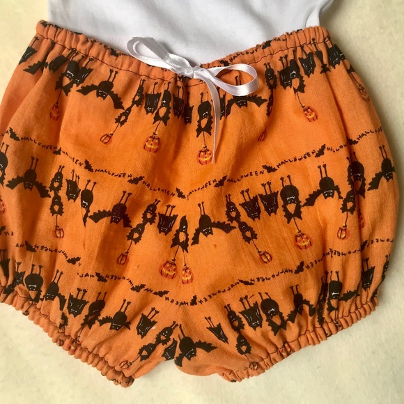 HALLOWEEN OUTFIT Onesie & Bloomers - Picture 3 of 7